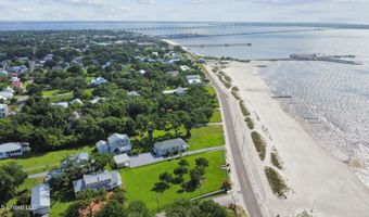 810 S Beach Blvd, Bay St. Louis, MS 39520