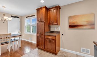32 Bowline St, Beachwood, NJ 08722
