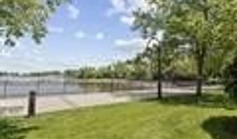 25 BAYSIDE Dr, Bayonne, NJ 07002