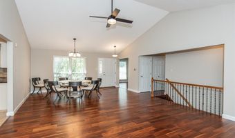 925 Westrun Dr, Ballwin, MO 63021