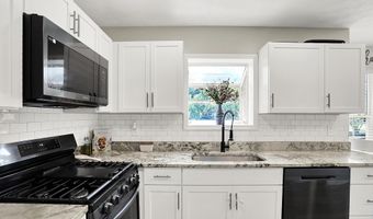 7589 Fox Tail Cir, Avon, IN 46123