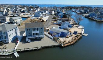 42 Carlyle Dr, Bayville, NJ 08721