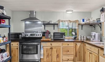14 Lakeshore Dr, Belgrade, ME 04918