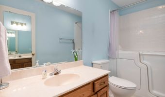 203 E 48th St, Anderson, IN 46013