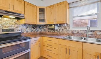 1115 Dutch Mill Dr, Ballwin, MO 63011