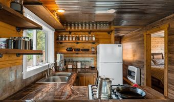 595 Snowcat Ln, Bonners Ferry, ID 83805