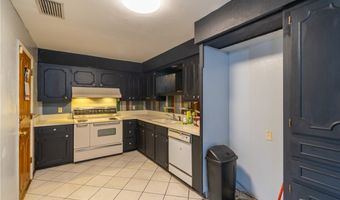 1208 N Woodlawn Dr, Alice, TX 78332