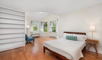 421 Bellevue Ave 2A, Newport, RI 02840