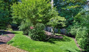 6430 KENHOWE Dr, Bethesda, MD 20817