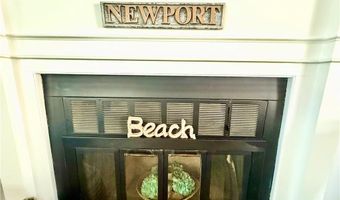 22 Dixon St, Newport, RI 02840