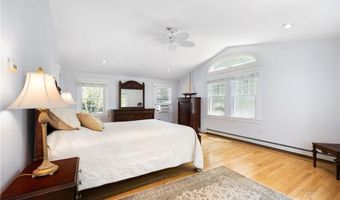 36 Kay Blvd, Newport, RI 02840