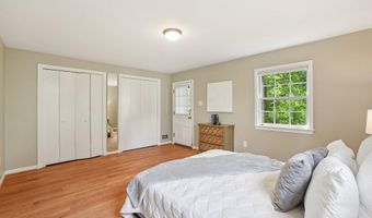 2647 S KENT St, Arlington, VA 22202
