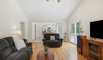 136 Holly Hills Ln, North Kingstown, RI 02874
