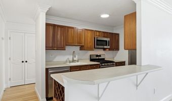 6 Whittier Place 17D, Boston, MA 02114