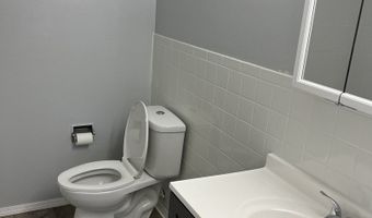 215 S Hale St 8A, Addison, IL 60101