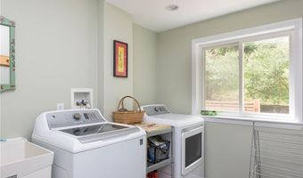 140 Connection St, Newport, RI 02840