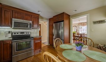 8 Carlson Cir, Boston, MA 02132