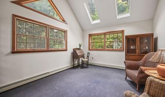13 Swartzel Dr, Middletown, NJ 07748