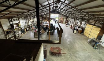 3702 Round House Rd, Aurora, MO 65605