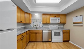 916 Claytonbrook Dr 1, Ballwin, MO 63011