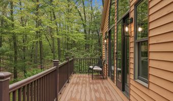 326 Greentree Ln NE, Ada, MI 49301