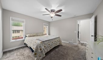 316 S Country Club Ave, Brandon, SD 57005