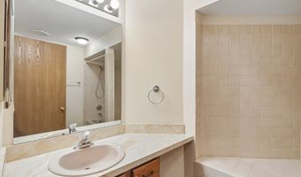 2109 N Charter Point Dr, Arlington Heights, IL 60004