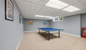 560 Club Dr, Aurora, OH 44202