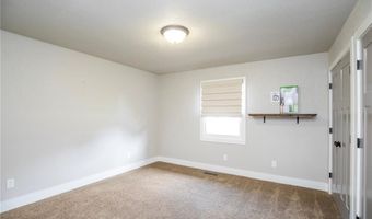 1904 Mayflower Rd, Bentonville, AR 72713
