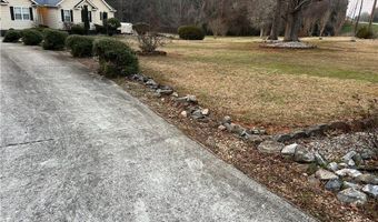 521 N Calhoun Shores Pkwy, Calhoun Falls, SC 29628