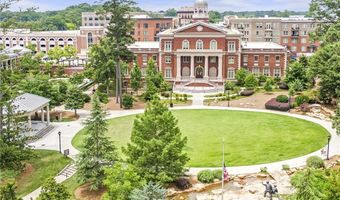 5600 Surrey Ct, Alpharetta, GA 30009