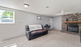 2401 White Oak Dr, Ames, IA 50014