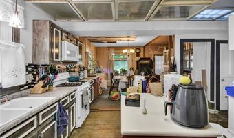 118 7th St, Baldwin City, KS 66006