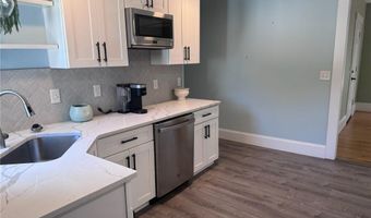 35 Elm St B, Newport, RI 02840