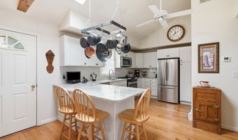 40 Cape Cod Ln, Barnstable, MA 02630