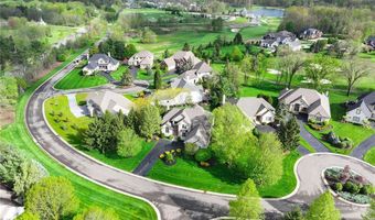 210 Chisholm Ct, Aurora, OH 44202