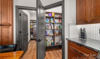 41 Ben Lippen School Rd, Asheville, NC 28806