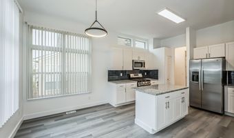 1366 N Bay Dr, Ann Arbor, MI 48103