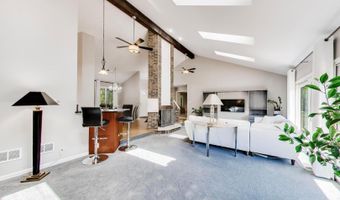 611 W Whiting Ln, Arlington Heights, IL 60004