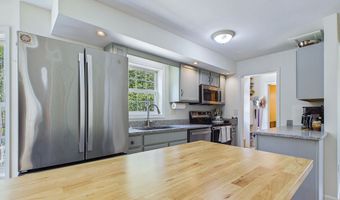 40 Meadow Dr, Bar Harbor, ME 04609
