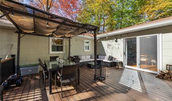 19 Apple Blossom Ct, Airmont, NY 10952