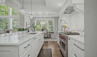 547 Roundtree Dr NE, Ada, MI 49301