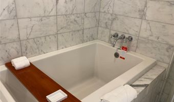 223 Saratoga Rd 2122, Honolulu, HI 96815