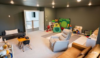1753 Karnis Dr NW, Alexandria, MN 56308