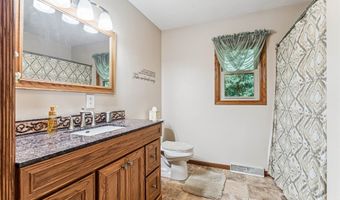 2151 332nd Ave, Dyersville, IA 52040