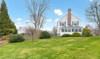 20 Elmsgate Way, East Providence, RI 02916