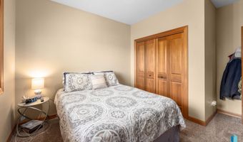 1409 W Creekside Dr, Brandon, SD 57005