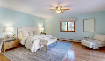 40 Phenix Ridge Dr, Cranston, RI 02921