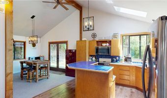 98393 E COUGAR Ln, Brookings, OR 97415