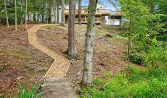 2408 WILLIAM AND MARY Dr, Alexandria, VA 22308